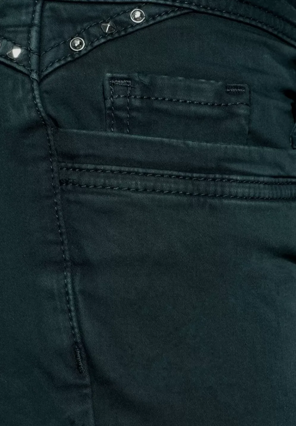 Casual Fit Denim In 3/4