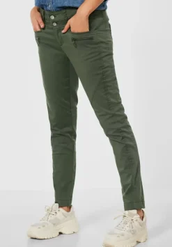 Casual Fit Hose