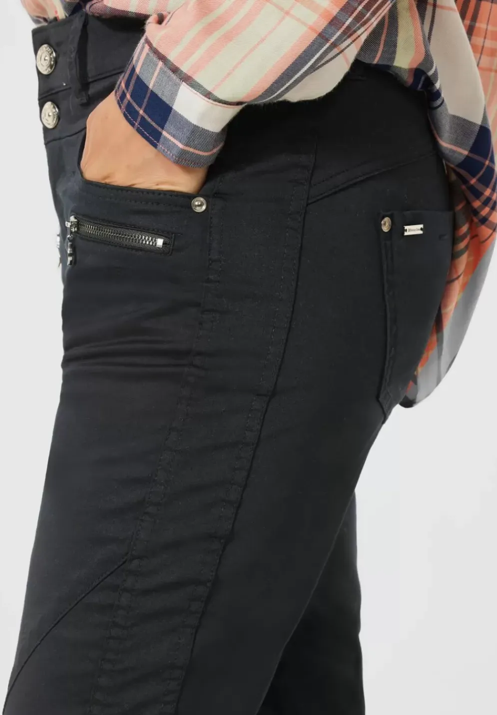 Casual Fit Hose
