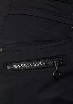 Casual Fit Hose