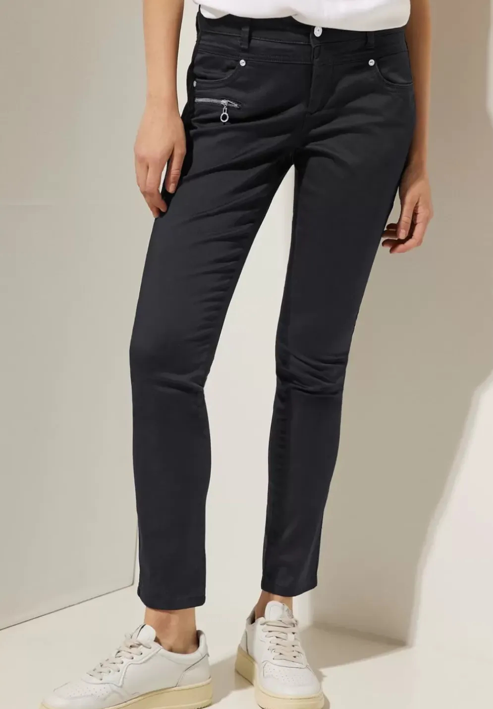 Casual Fit Hose