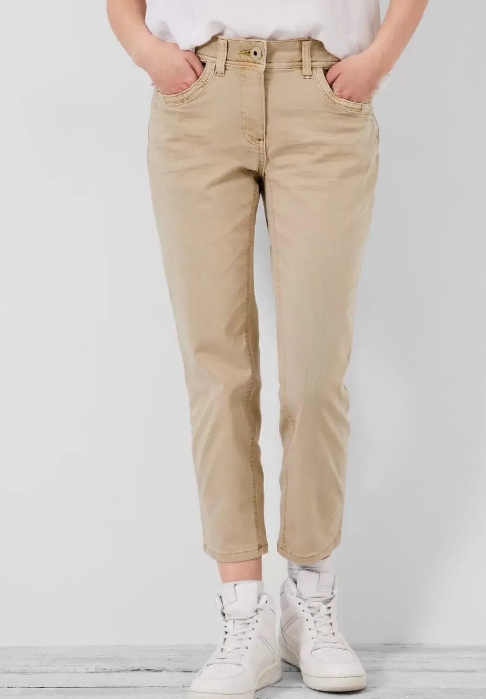 Casual Fit Hose