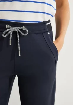 Casual Fit Hose