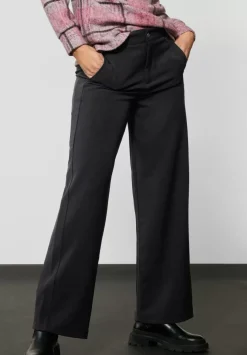 Casual Fit Hose