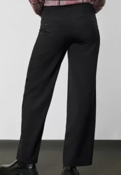 Casual Fit Hose