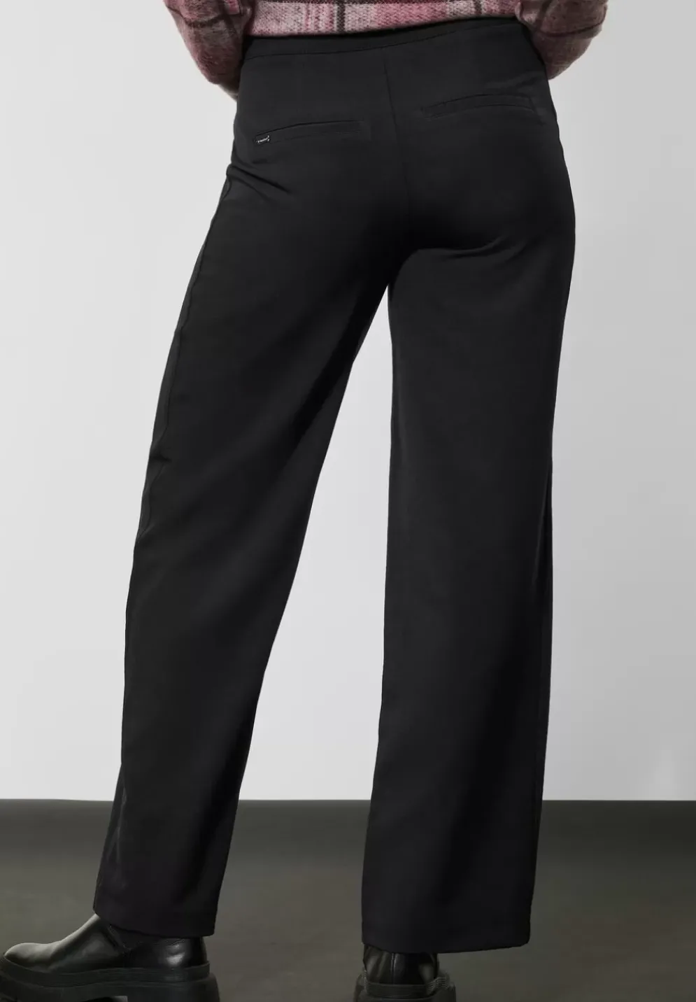Casual Fit Hose