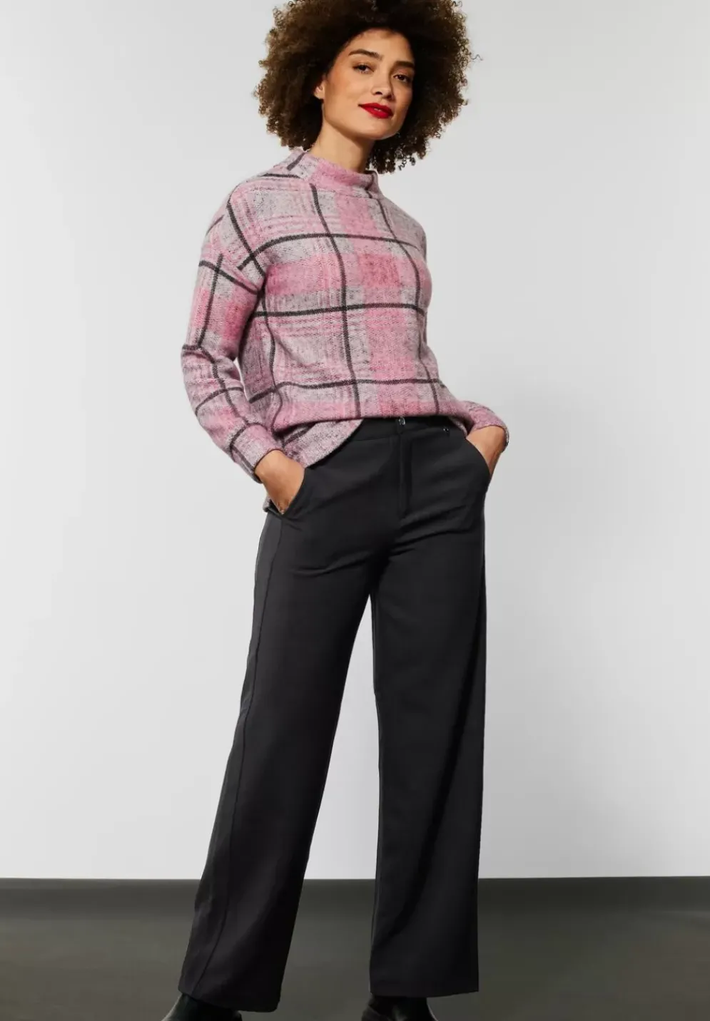 Casual Fit Hose