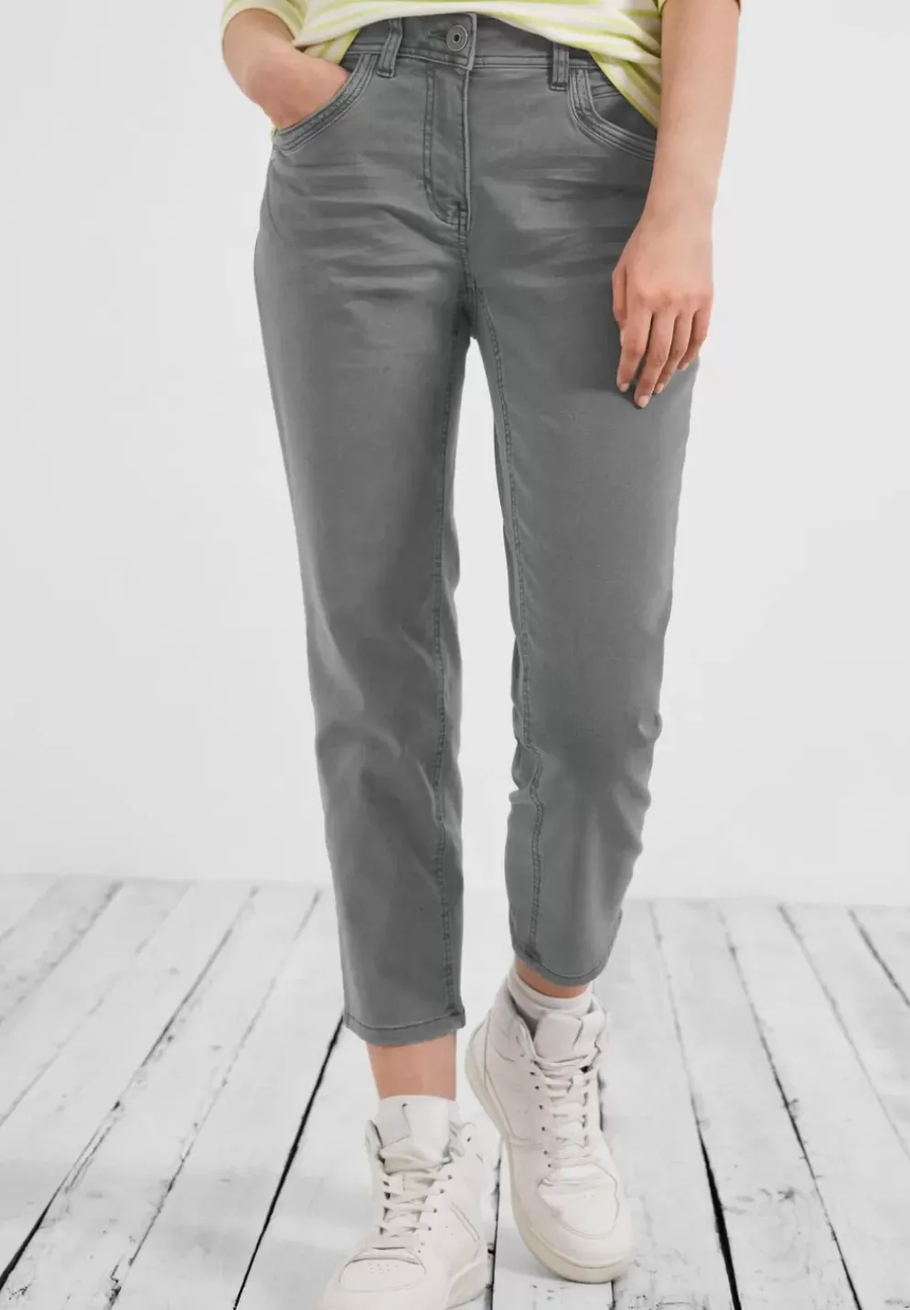Casual Fit Hose