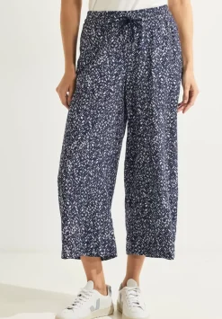 Casual Fit Hose