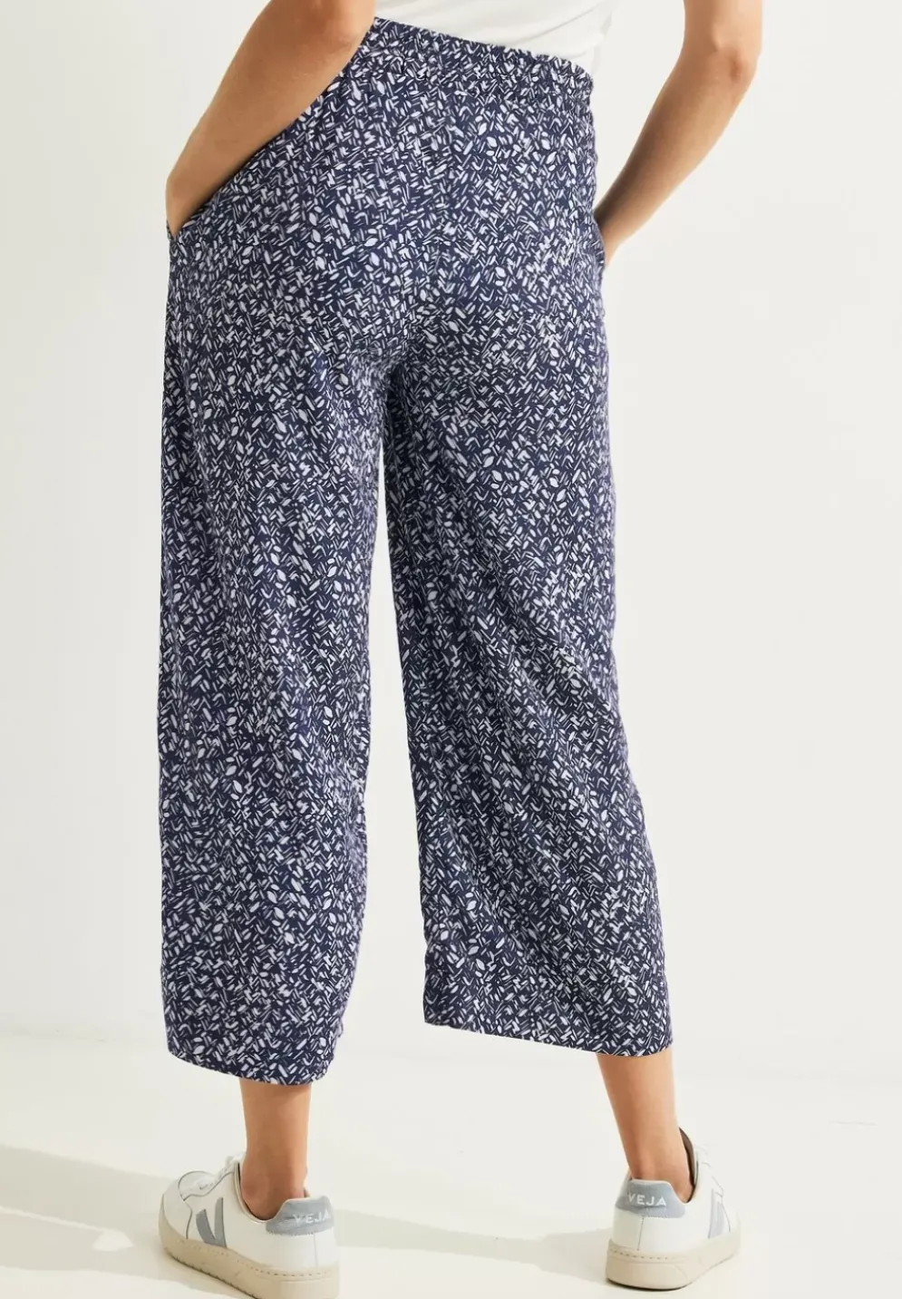 Casual Fit Hose