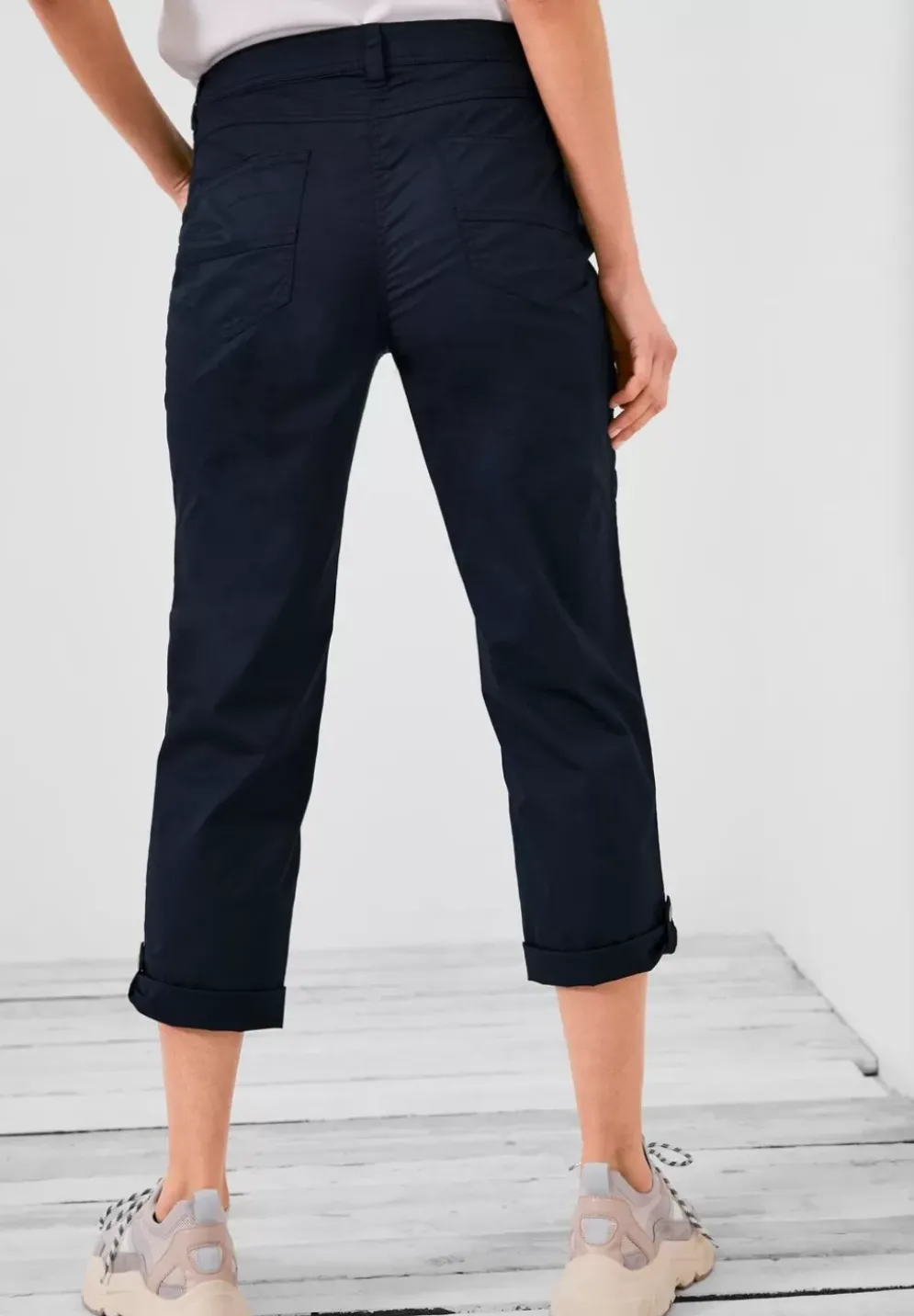 Casual Fit Hose In 7/8