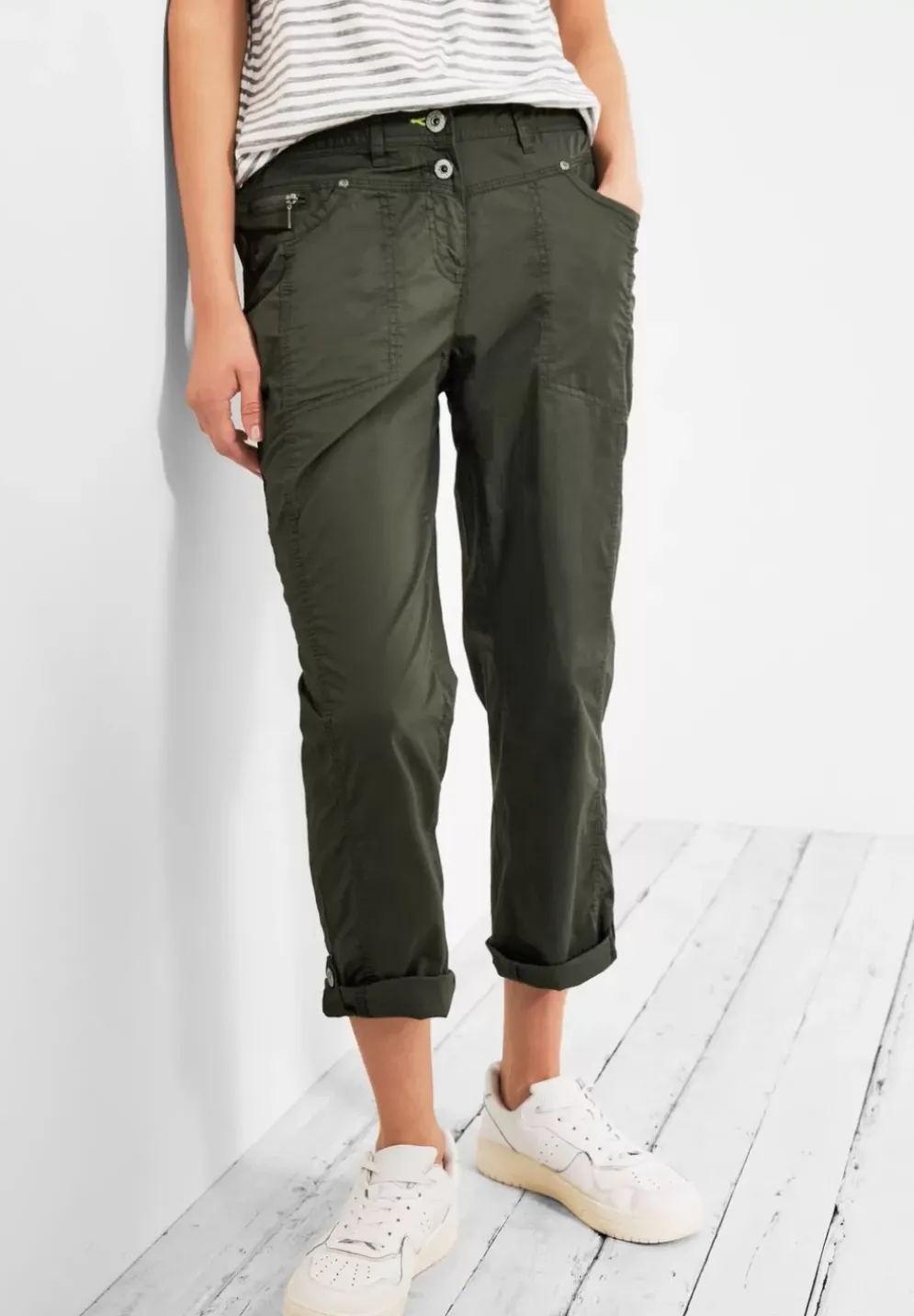 Casual Fit Hose In 7/8