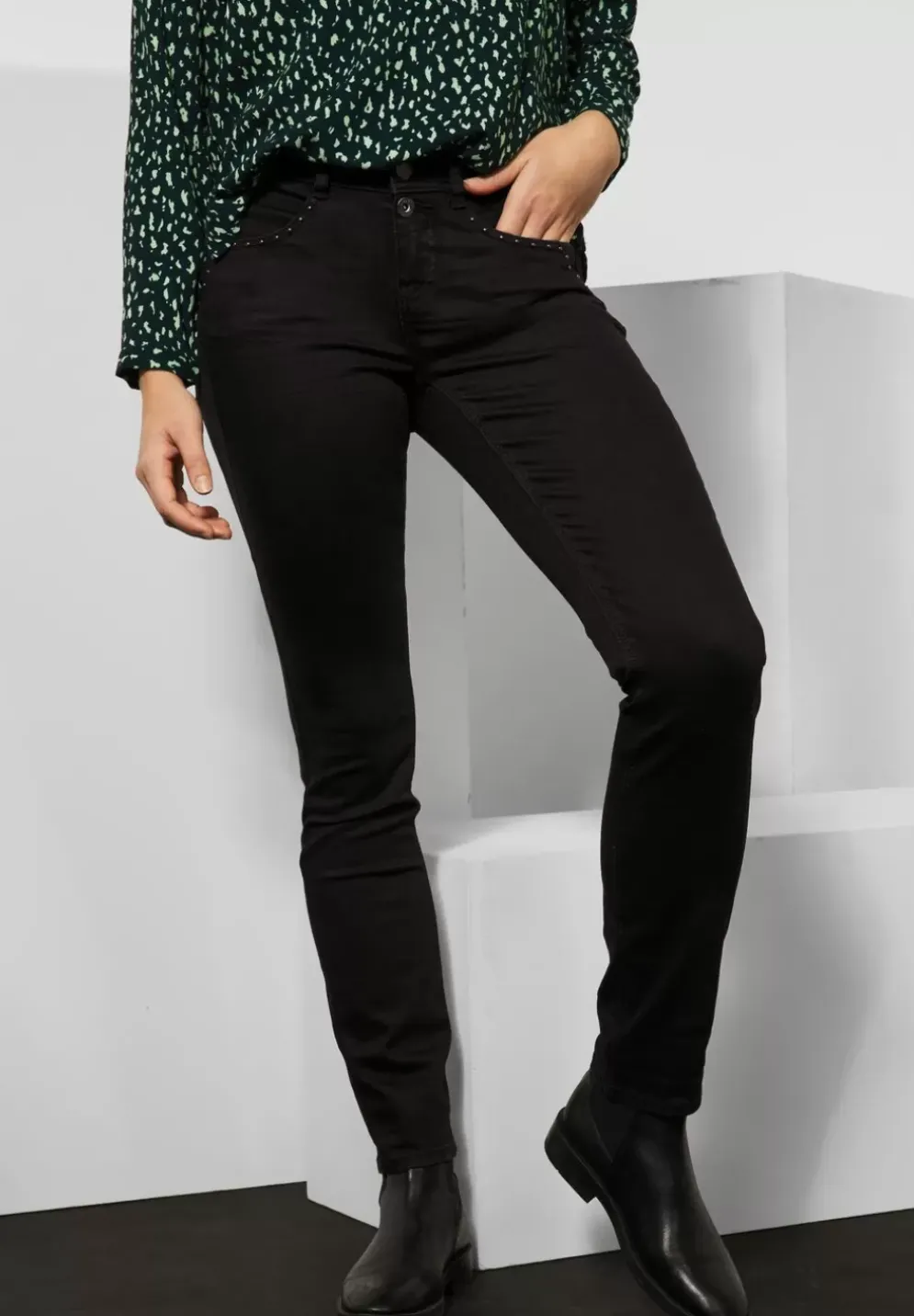 Casual Fit Jeans