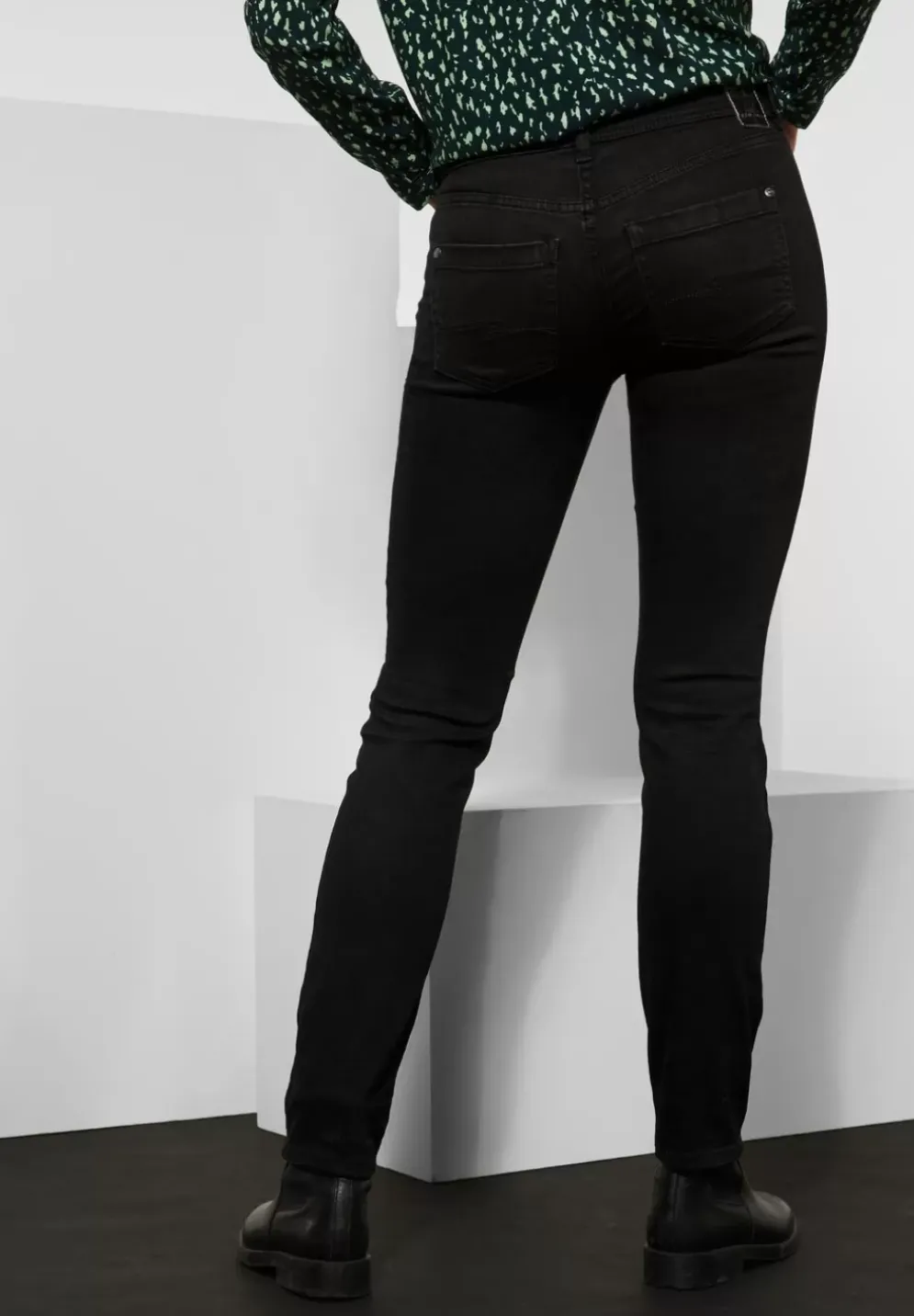 Casual Fit Jeans