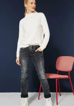 Casual Fit Jeans