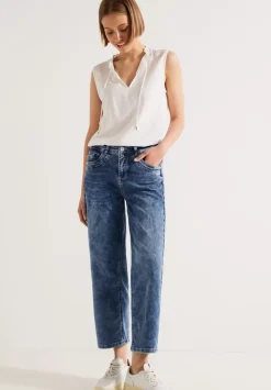 Casual Fit Jeans In 7/8