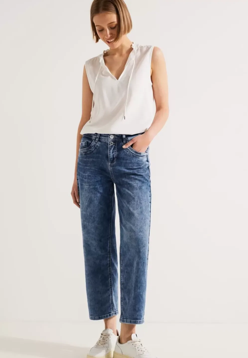 Casual Fit Jeans In 7/8