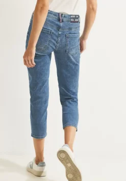 Casual Fit Jeans In 7/8