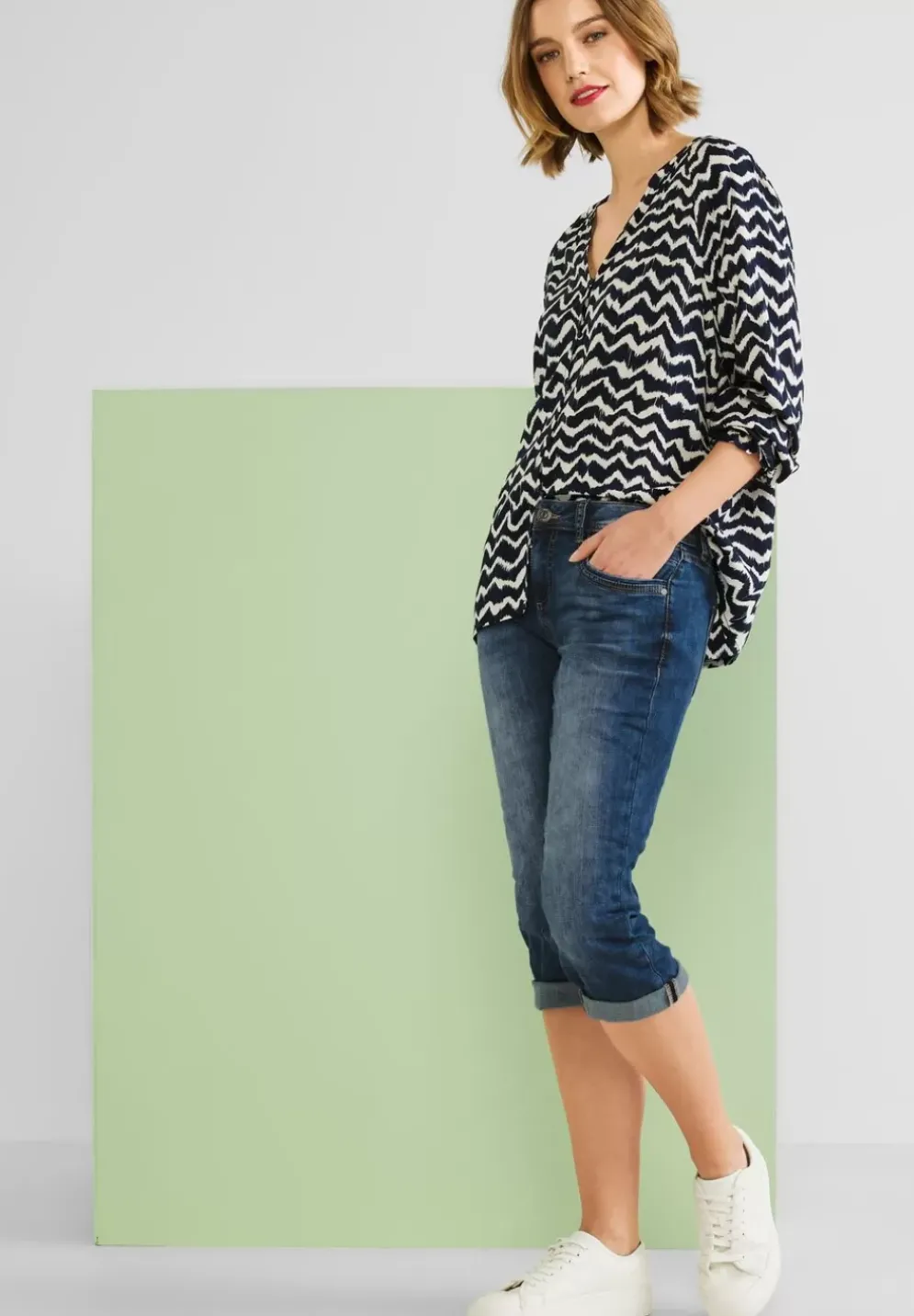 Casual Fit Jeans In 3/4