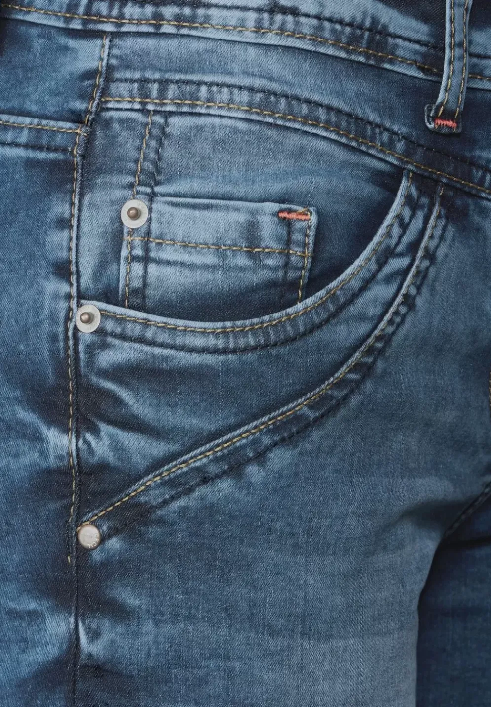 Casual Fit Jeans In 3/4