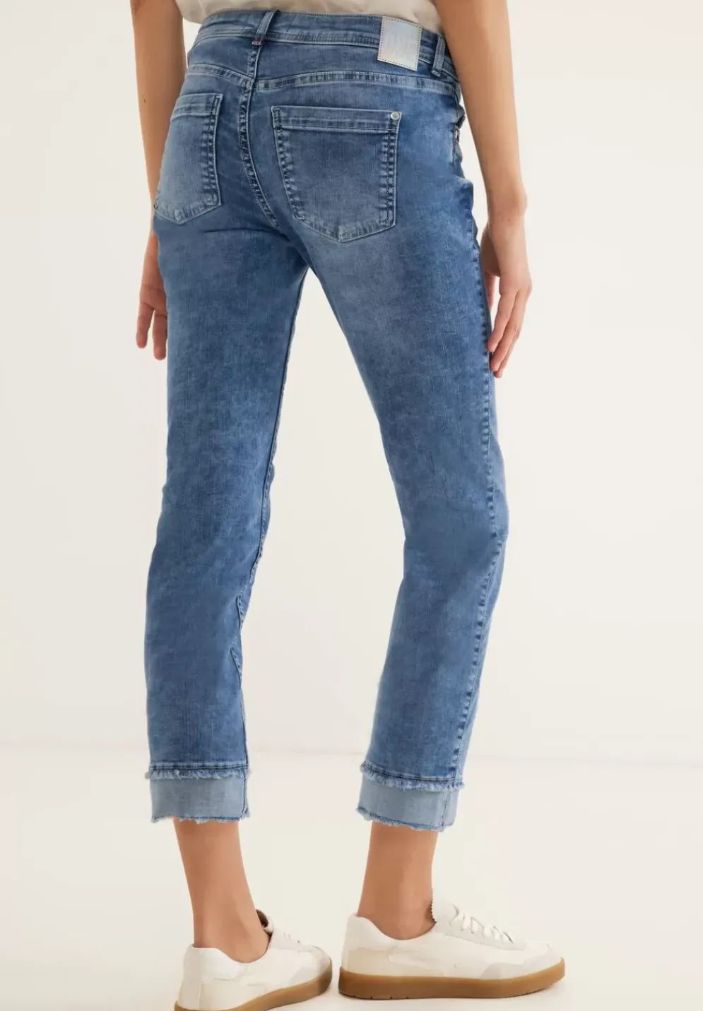 Casual Fit Jeans In 7/8