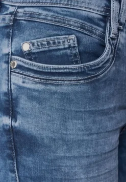 Casual Fit Jeans In 7/8