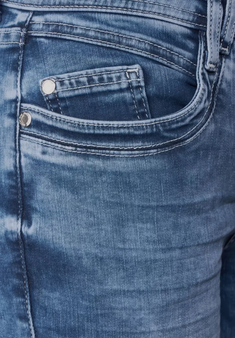 Casual Fit Jeans In 7/8
