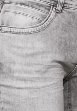 Casual Fit Jeans In 3/4