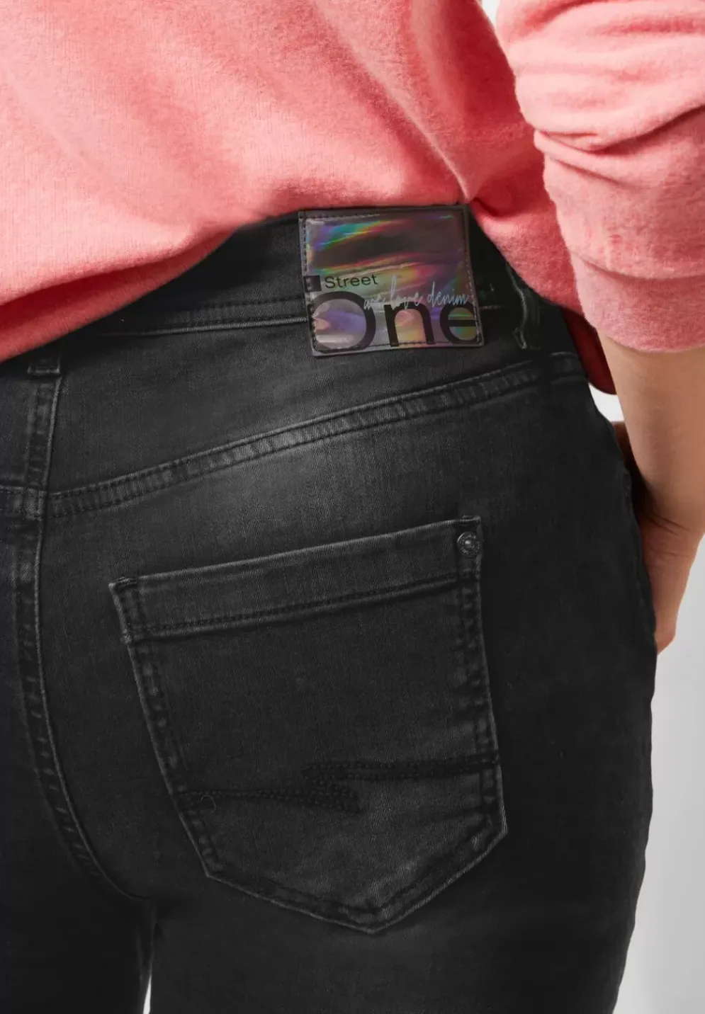 Casual Fit Mom Jeans