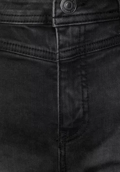 Casual Fit Mom Jeans