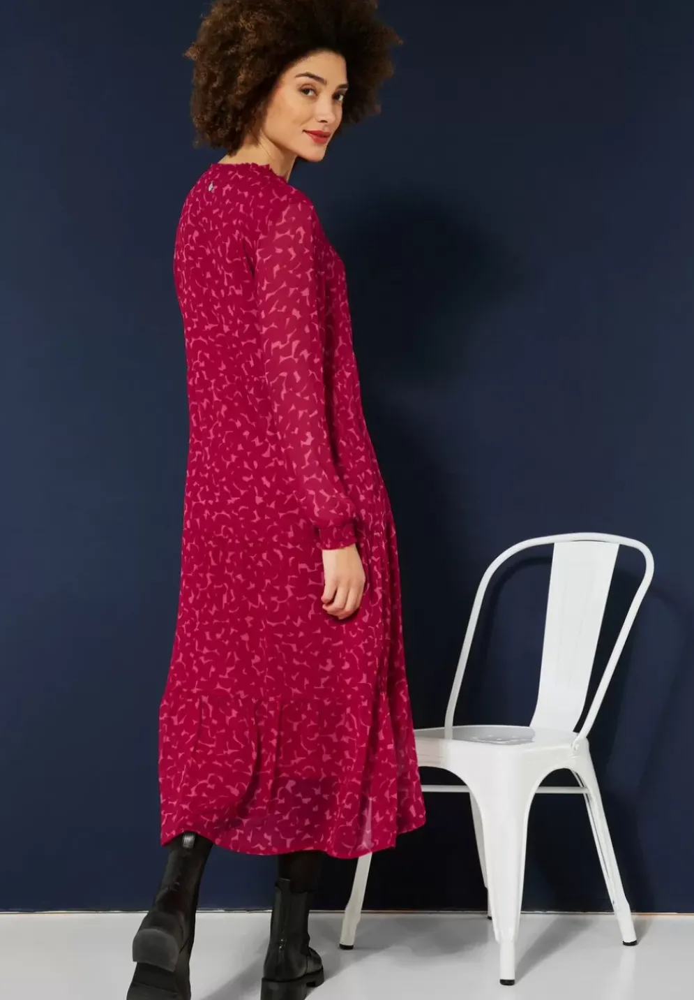 Chiffonkleid Im Tunikastyle