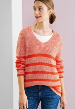 Gestreifter Strickpullover