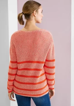 Gestreifter Strickpullover