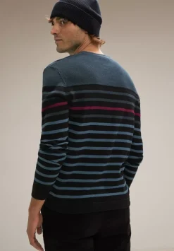Gestreifter Strickpullover