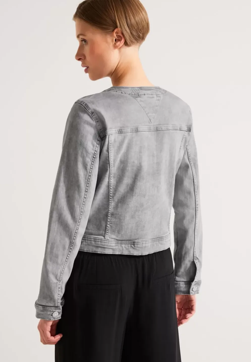 Graue Jeansjacke