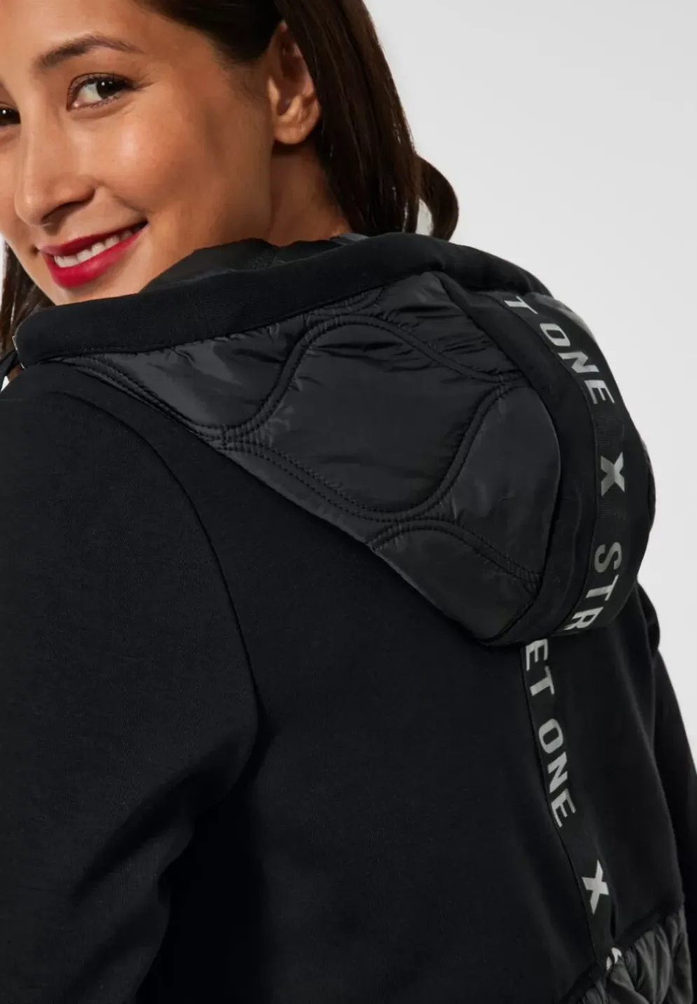 Kapuzenjacke Im Materialmix