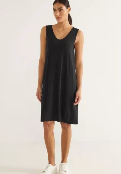 Kleid In Moderater Lange