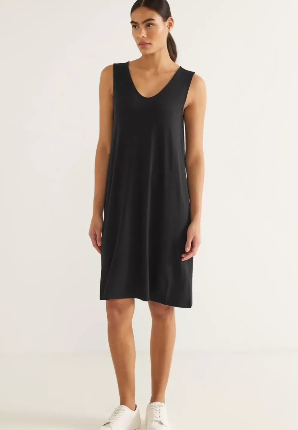 Kleid In Moderater Lange