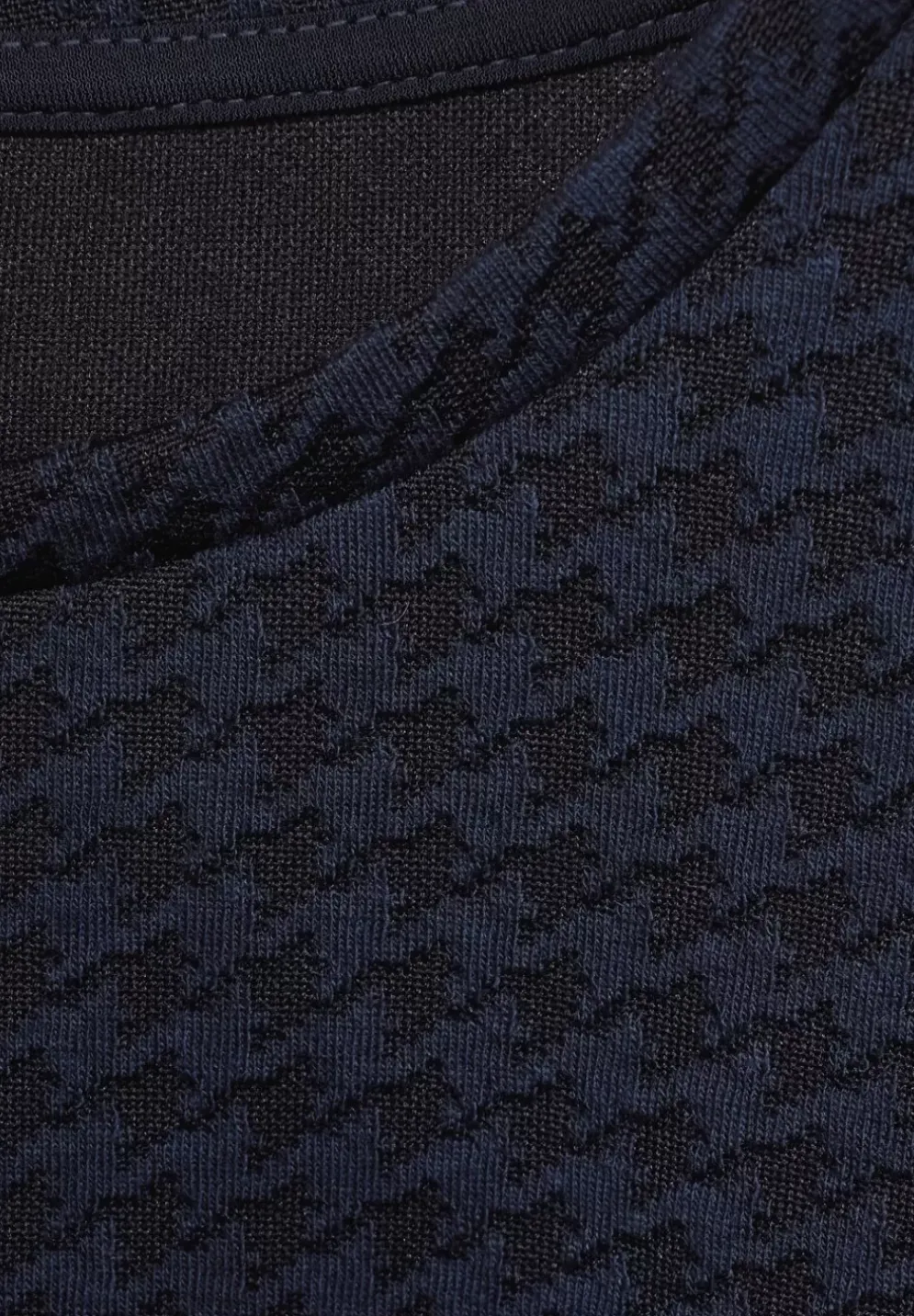 Kleid In Moderater Lange