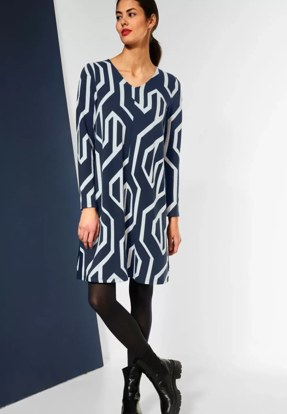 Kleid Mit Grafischem Print