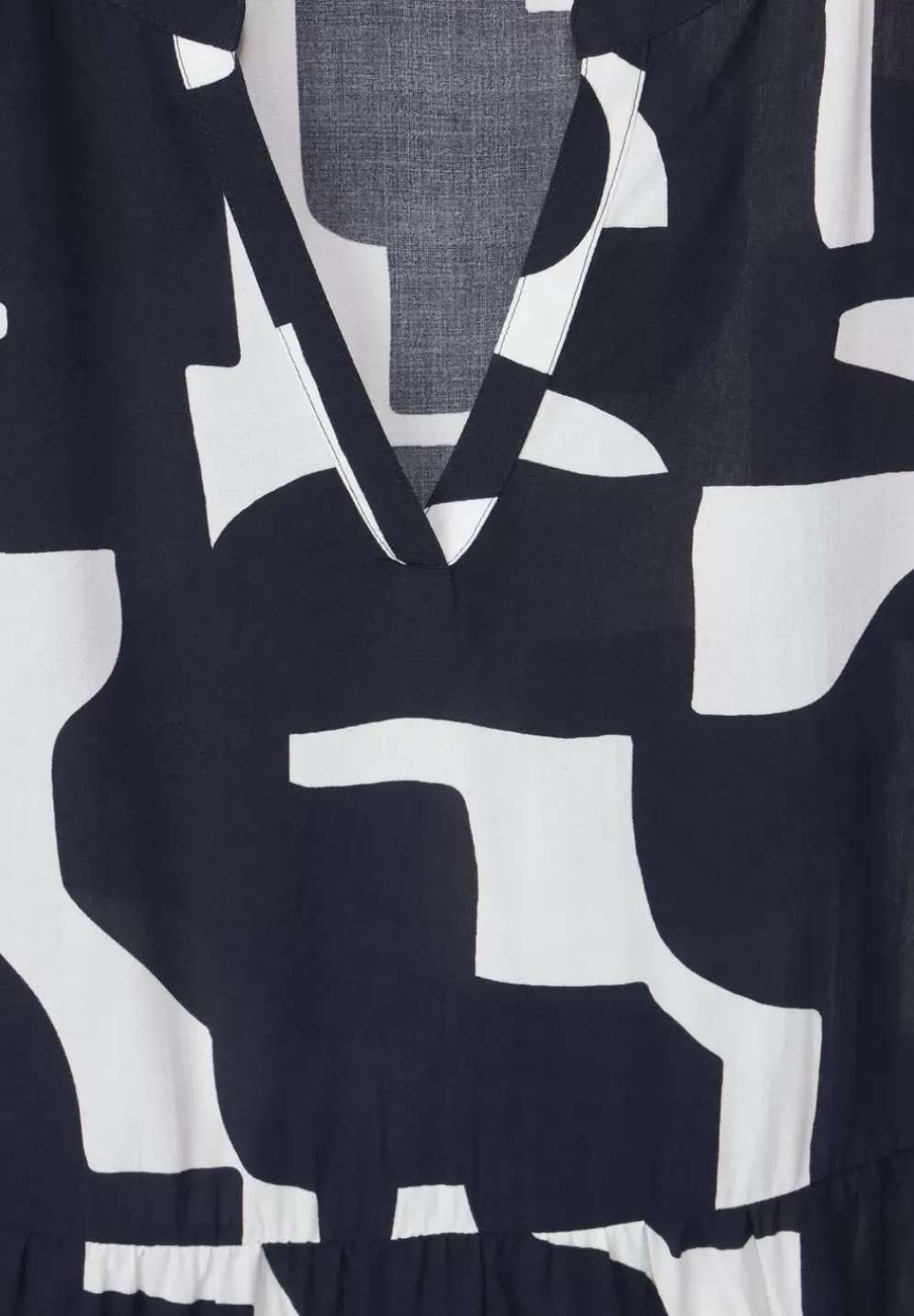 Kleid Mit Grafischem Print