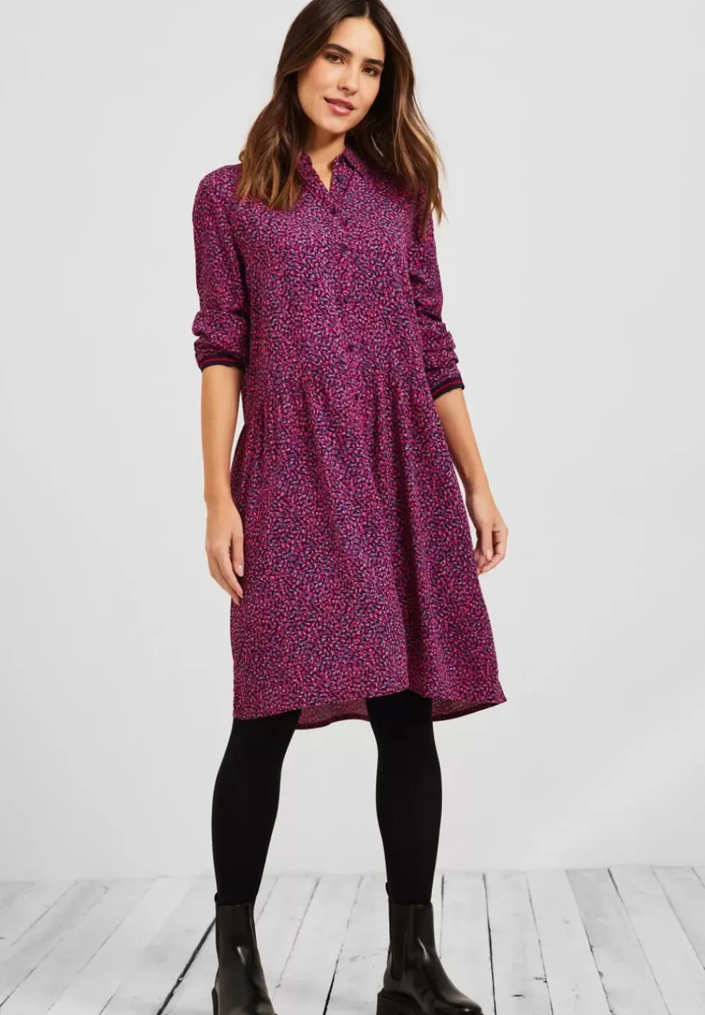 Kleid Mit Minimalprint