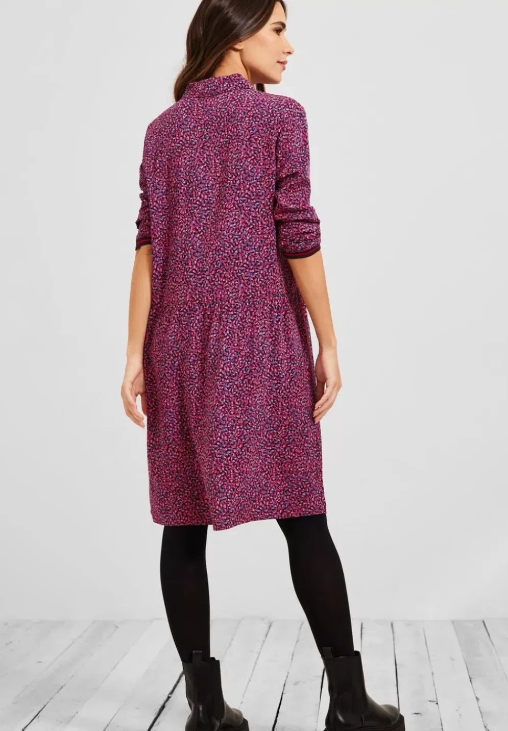 Kleid Mit Minimalprint