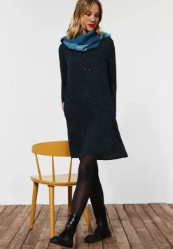 Kleid Mit Zick Zack Muster
