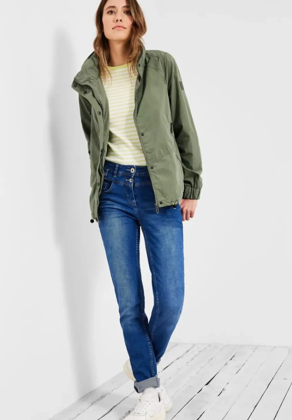 Kurze Jacke Mit Taschen