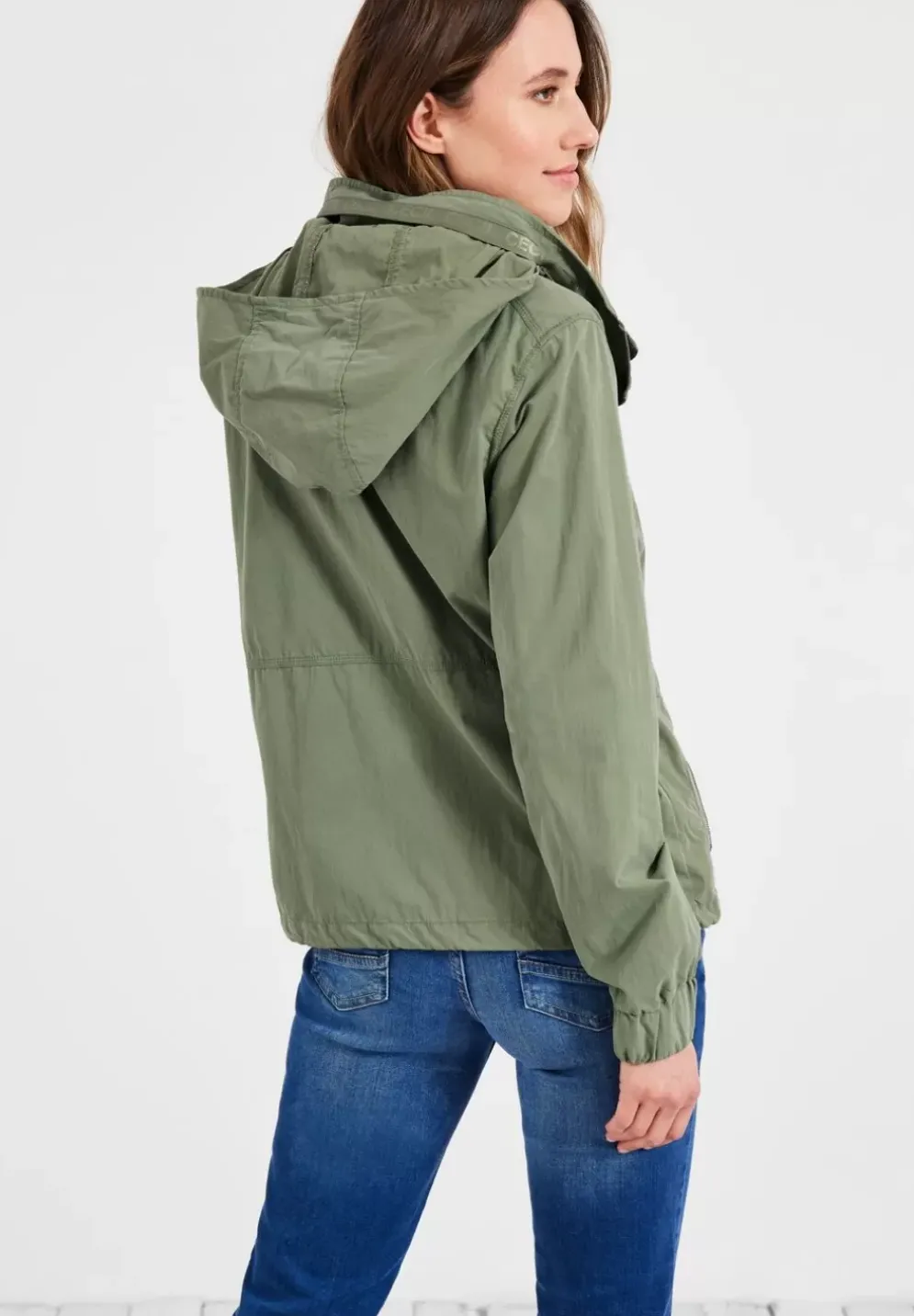 Kurze Jacke Mit Taschen