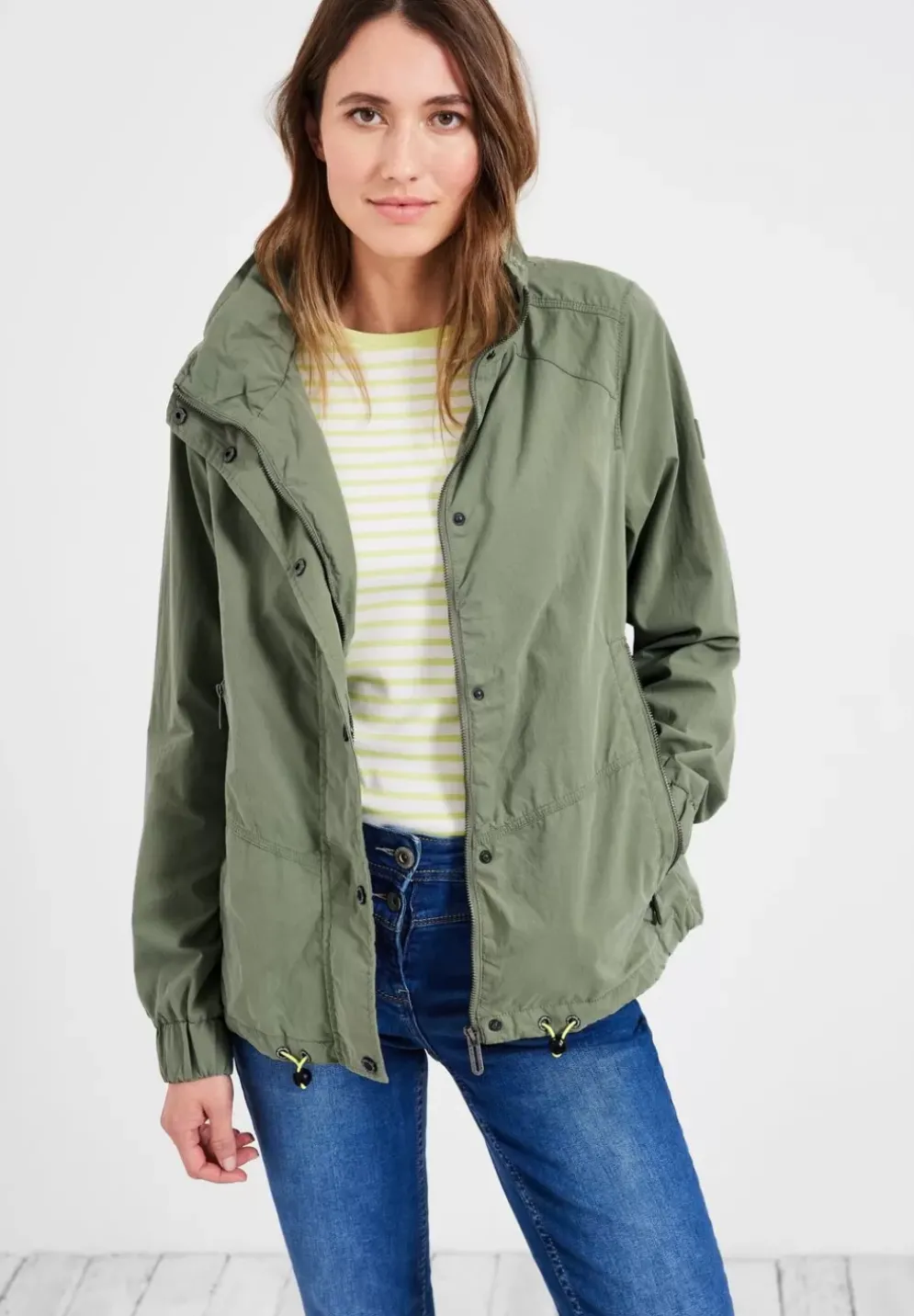 Kurze Jacke Mit Taschen