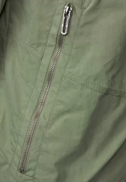 Kurze Jacke Mit Taschen