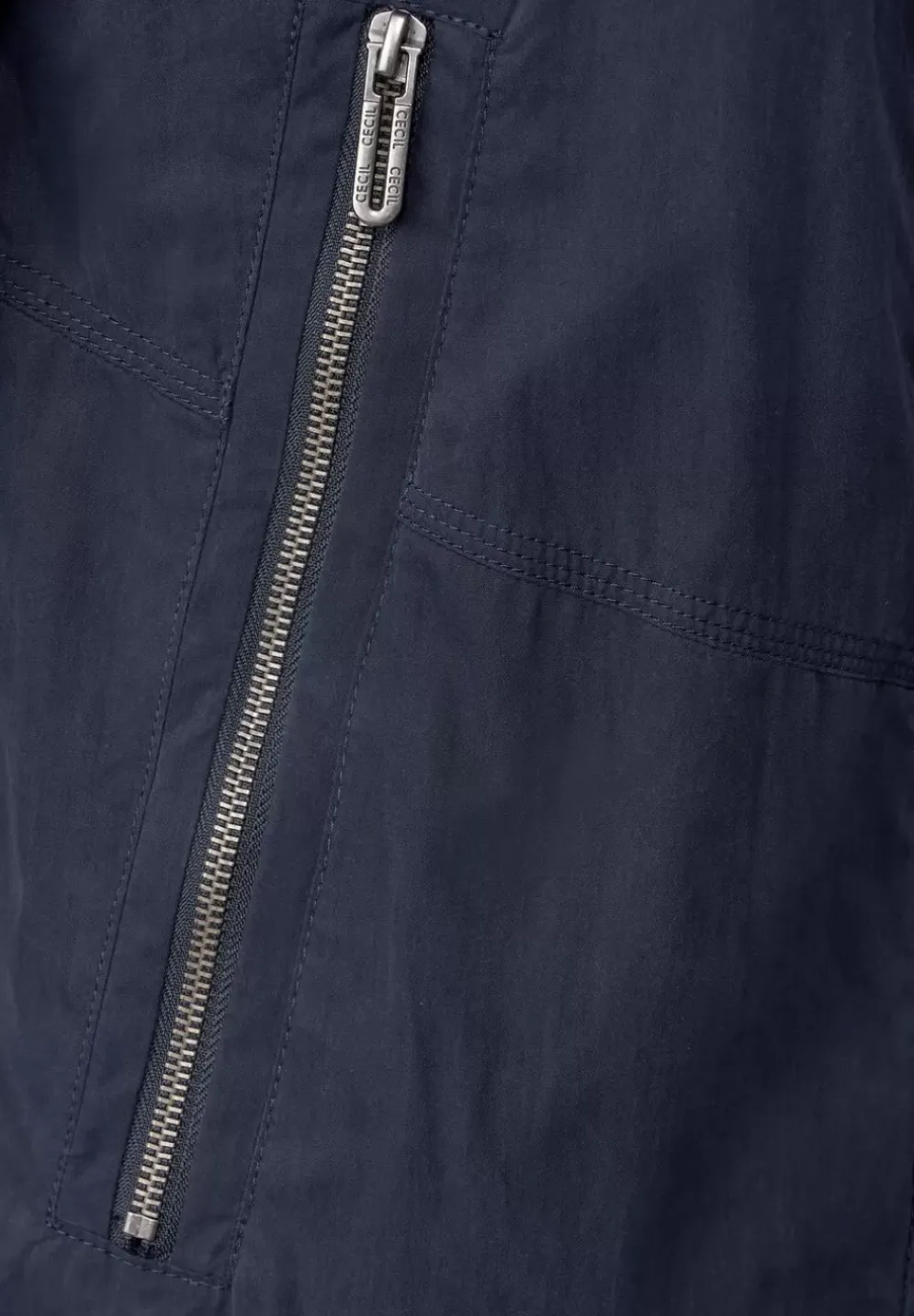 Kurze Jacke Mit Taschen