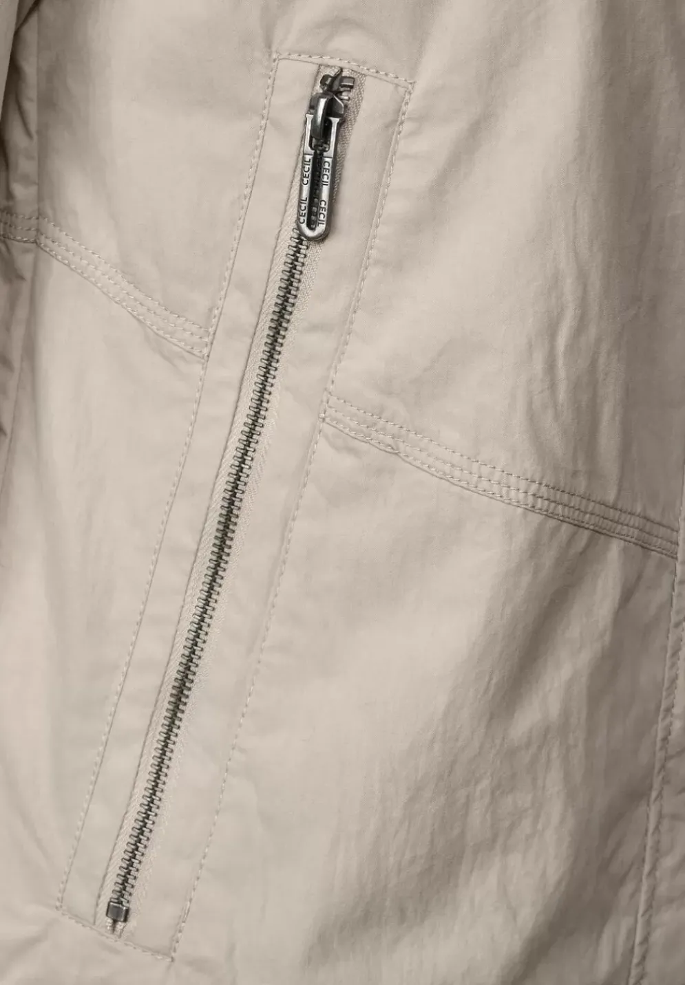Kurze Jacke Mit Taschen
